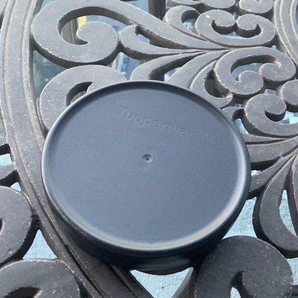 Tupperware Clear Storage Container with Black Lid/ Contenant avec cuillère - Picture 6 of 9